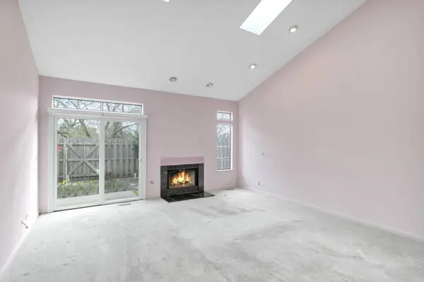 241 Woodstone CIR, Buffalo Grove, IL 60089