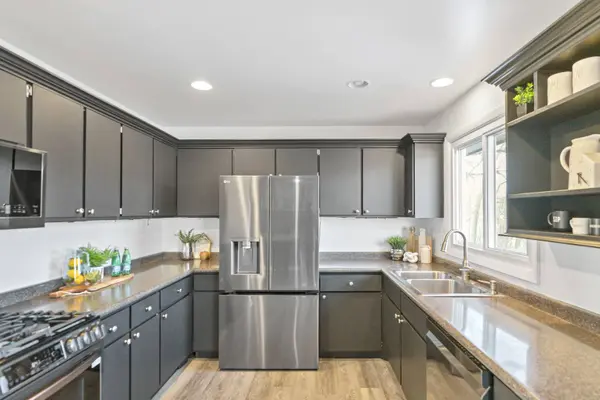 1809 Maplewood CT, Lindenhurst, IL 60046