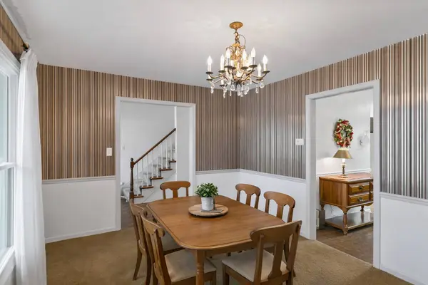 815 Knightsbridge LN, Schaumburg, IL 60195