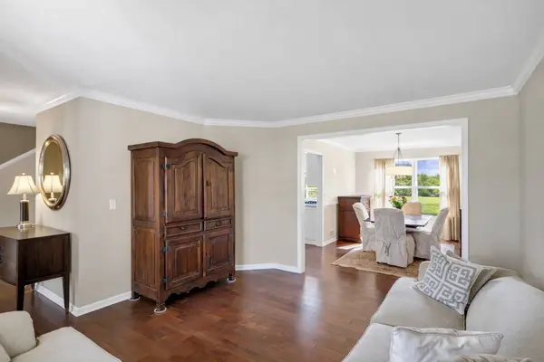 176 Woodland Park CIR, Gilberts, IL 60136