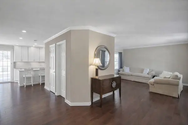 176 Woodland Park CIR, Gilberts, IL 60136