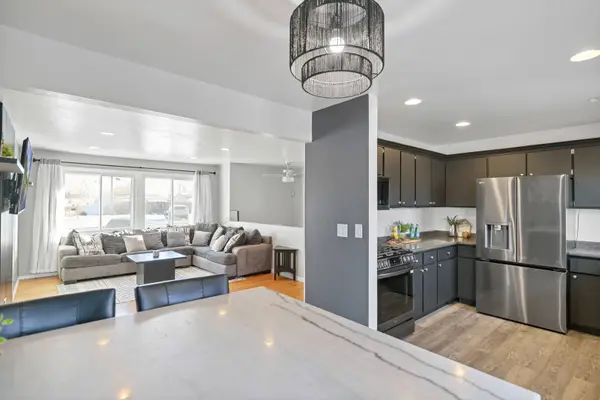 1809 Maplewood CT, Lindenhurst, IL 60046