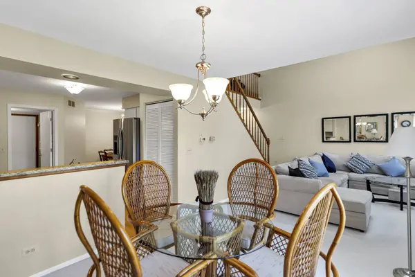 697 Bent Ridge LN, Elgin, IL 60120