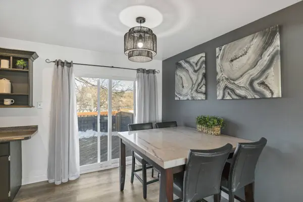 1809 Maplewood CT, Lindenhurst, IL 60046