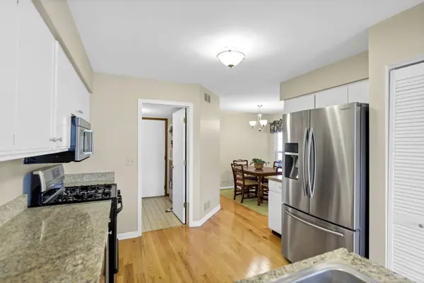 697 Bent Ridge LN, Elgin, IL 60120