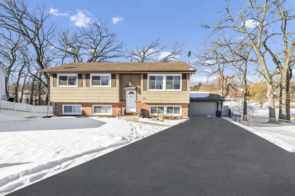 1809 Maplewood CT, Lindenhurst, IL 60046