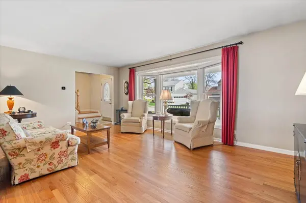 2025 Ivy CT, Schaumburg, IL 60194