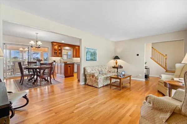 2025 Ivy CT, Schaumburg, IL 60194