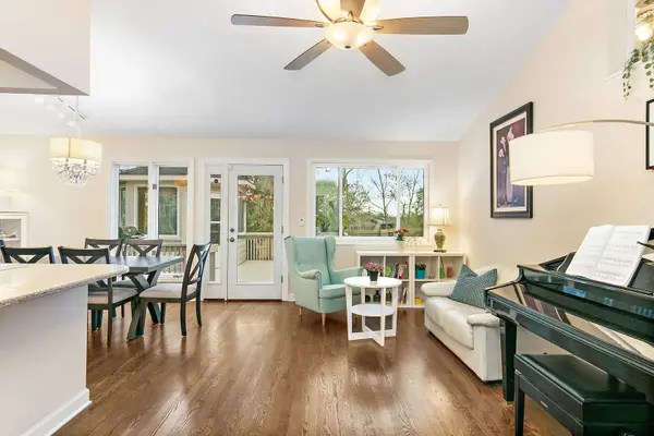 4931 CARRIAGE DR, Gurnee, IL 60031