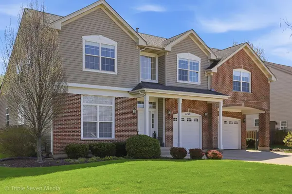 1260 White Chapel LN, Algonquin, IL 60102