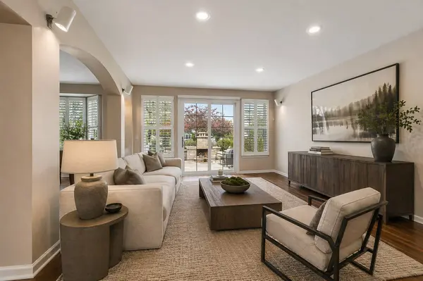 2744 MOUTRAY LN, North Aurora, IL 60542