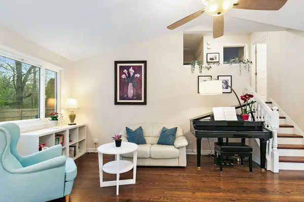 4931 CARRIAGE DR, Gurnee, IL 60031