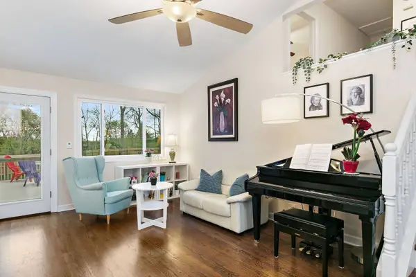 4931 CARRIAGE DR, Gurnee, IL 60031