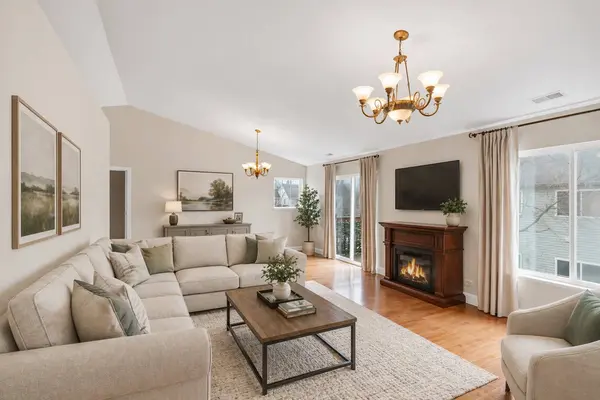 3355 Blue Ridge DR, Carpentersville, IL 60110