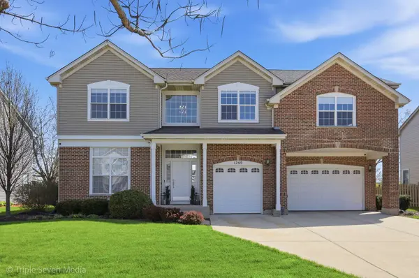 1260 White Chapel LN, Algonquin, IL 60102