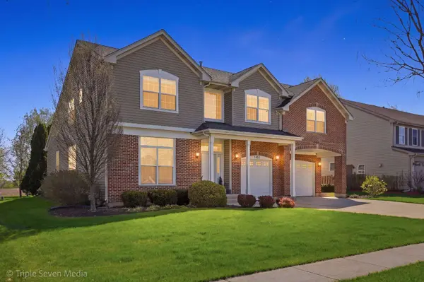 1260 White Chapel LN, Algonquin, IL 60102