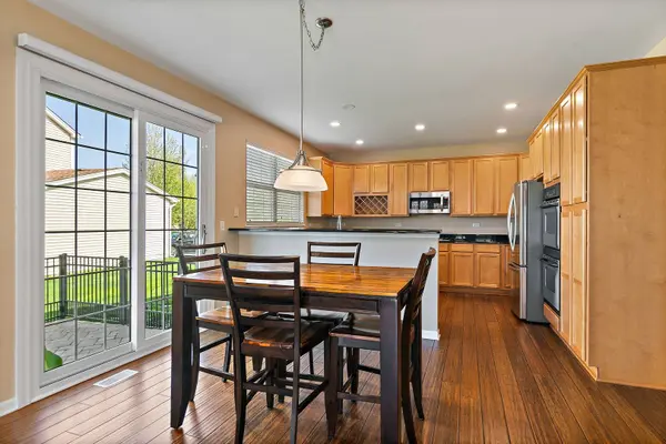 2744 MOUTRAY LN, North Aurora, IL 60542