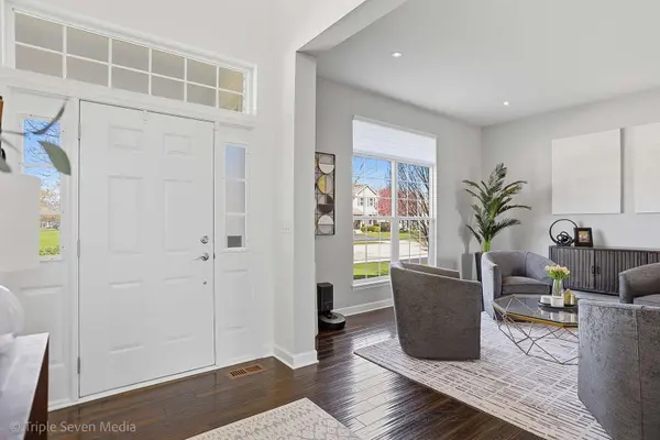 1260 White Chapel LN, Algonquin, IL 60102