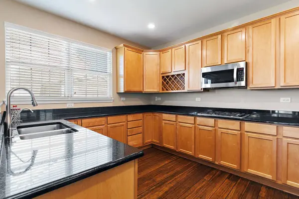 2744 MOUTRAY LN, North Aurora, IL 60542