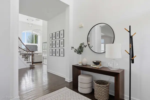 1260 White Chapel LN, Algonquin, IL 60102