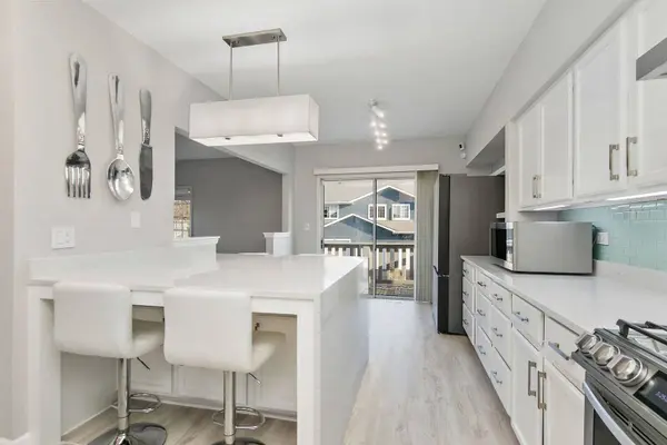 537 W Parkside DR, Palatine, IL 60067