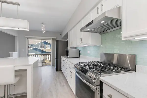 537 W Parkside DR, Palatine, IL 60067