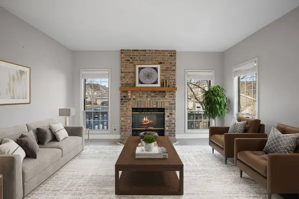 537 W Parkside DR, Palatine, IL 60067