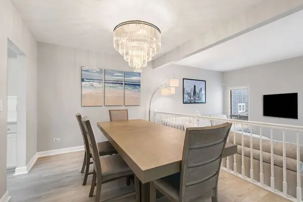 537 W Parkside DR, Palatine, IL 60067