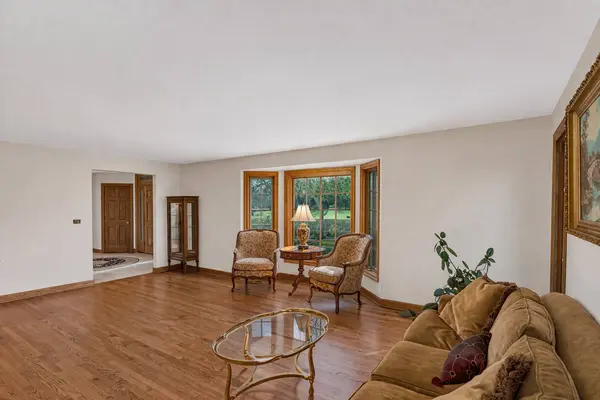 2321 Coach RD, Long Grove, IL 60047