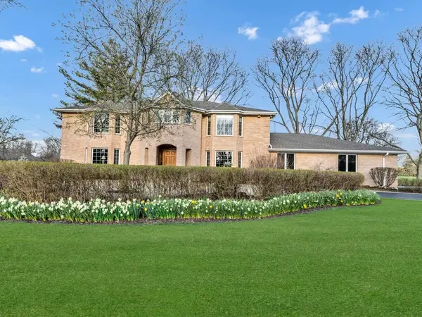 2321 Coach RD, Long Grove, IL 60047