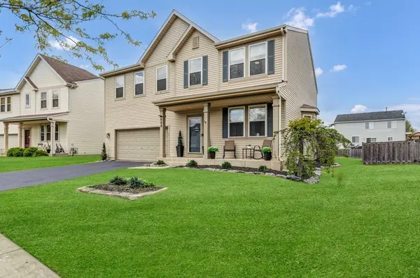 688 Bay Shore DR, Pingree Grove, IL 60140