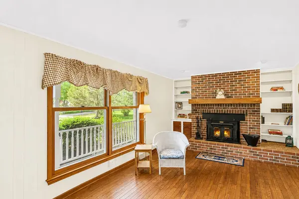 41W067 Colson DR, St. Charles, IL 60175