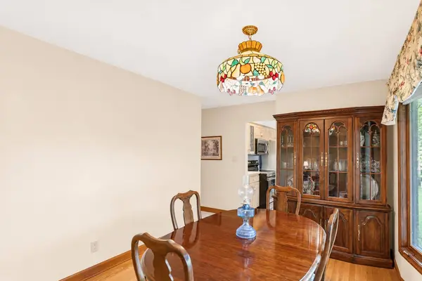 41W067 Colson DR, St. Charles, IL 60175