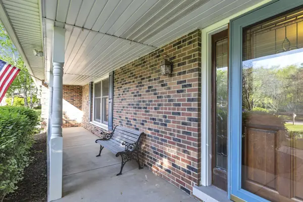 41W067 Colson DR, St. Charles, IL 60175