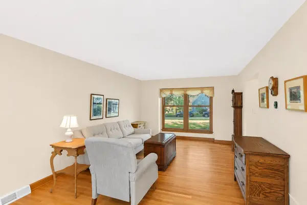 41W067 Colson DR, St. Charles, IL 60175