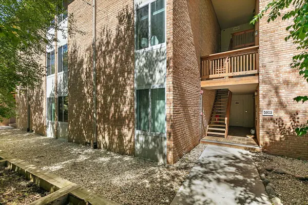 5803 Oakwood DR #C, Lisle, IL 60532