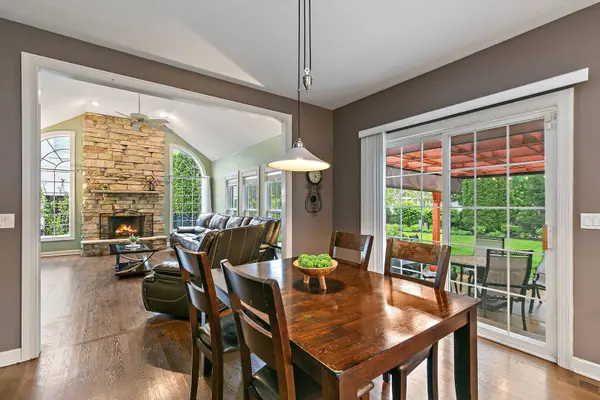 40W017 Carl Sandburg RD, St. Charles, IL 60175