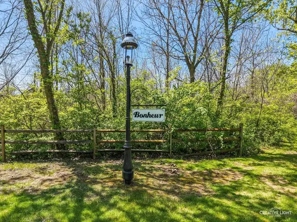 33W451 Surrey RD, Wayne, IL 60184