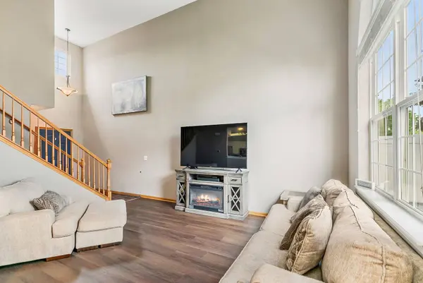 22 Rolling Oaks RD #C, Sugar Grove, IL 60554