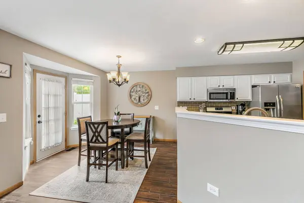 22 Rolling Oaks RD #C, Sugar Grove, IL 60554