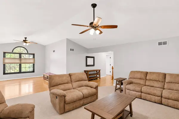 246 Red Hawk RD, Hampshire, IL 60140