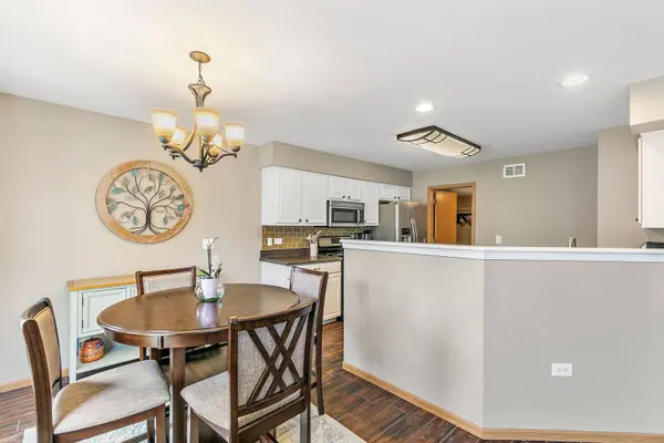 22 Rolling Oaks RD #C, Sugar Grove, IL 60554