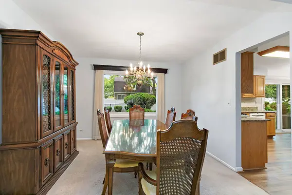 209 Briarheath LN, Naperville, IL 60565