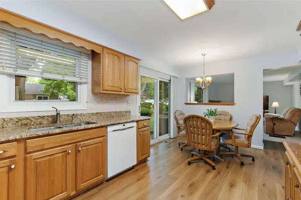 209 Briarheath LN, Naperville, IL 60565