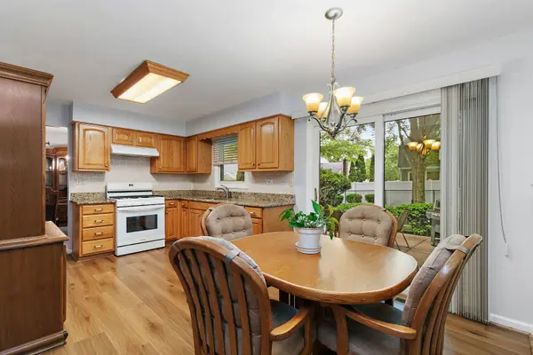 209 Briarheath LN, Naperville, IL 60565
