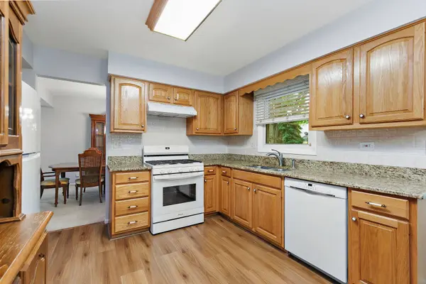 209 Briarheath LN, Naperville, IL 60565