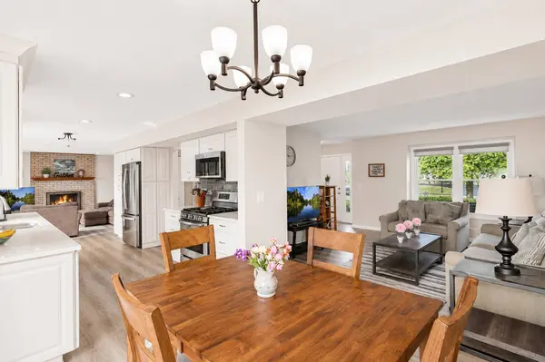 323 Farmhill CIR, Wauconda, IL 60084