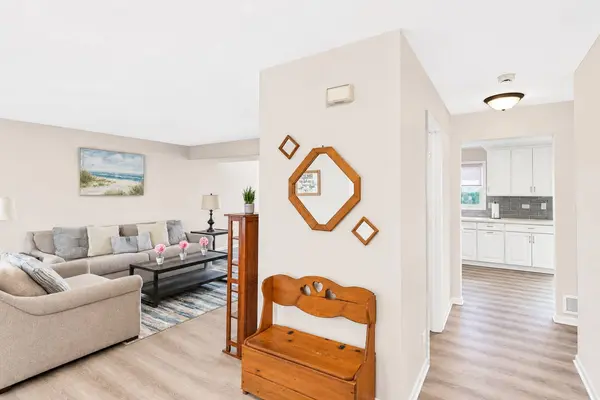 323 Farmhill CIR, Wauconda, IL 60084