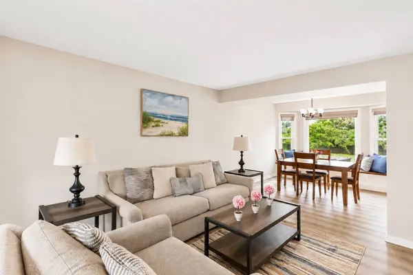 323 Farmhill CIR, Wauconda, IL 60084