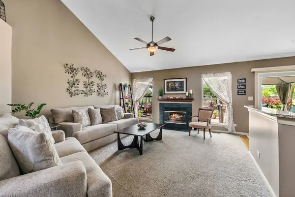 204 Dickens TRL, Elgin, IL 60120